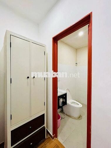 CHDV Hoàng Hoa Thám (PN cũ) cửa số lớn 25m2, tách bếp, full nội thất