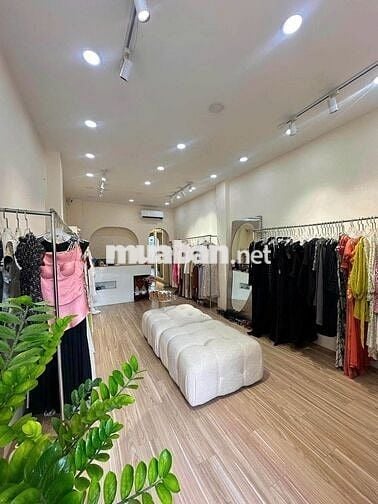 Cho thuê mặt bằng kinh doanh đường Võ Văn Tần - Quận 3
