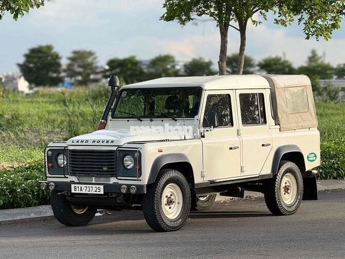 Land Rover Defender 5 chỗ màu Trắng