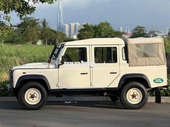 Land Rover Defender 5 chỗ màu Trắng