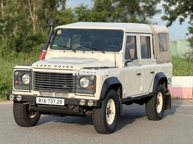 Land Rover Defender 5 chỗ màu Trắng