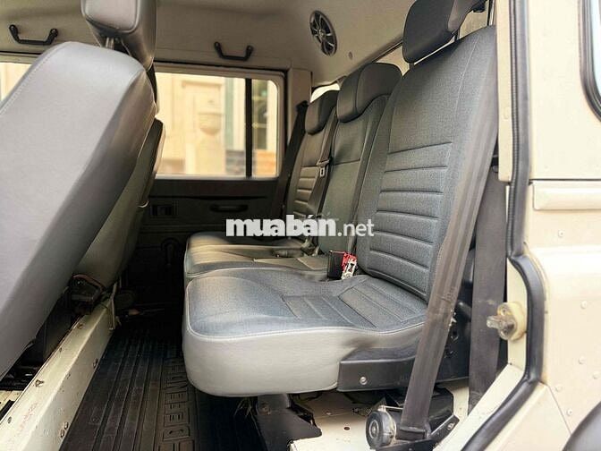 Land Rover Defender 5 chỗ màu Trắng