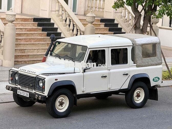 Land Rover Defender 5 chỗ màu Trắng
