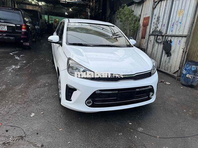 Kia Soluto 2022 số sàn màu Trắng