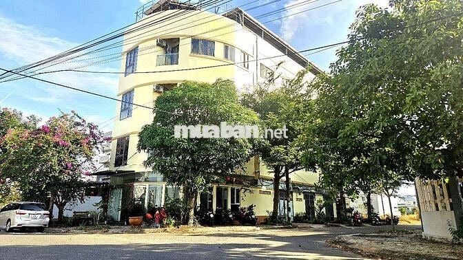 Căn hộ tầng 1 tiện nghi gần bãi tắm Sơn Thủy