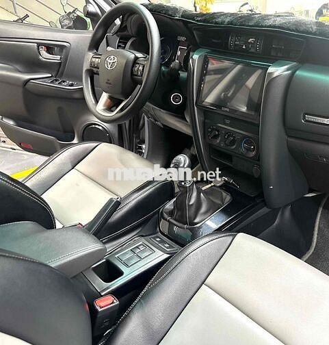 Toyota Fortuner MT 2020 Bạc 66.000km