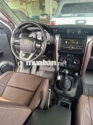 Toyota Fortuner 2017 Dầu Trắng