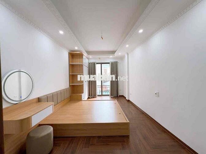 Nhà đẹp ở ngay, full nội thất, 35m, 6 tầng, Thái Thịnh, Yên Lãng