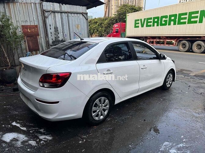Kia Soluto 2022 số sàn màu Trắng