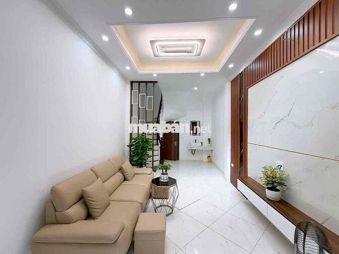 Nhà đẹp ở ngay, full nội thất, 35m, 6 tầng, Thái Thịnh, Yên Lãng