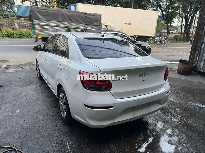 Kia Soluto 2022 số sàn màu Trắng
