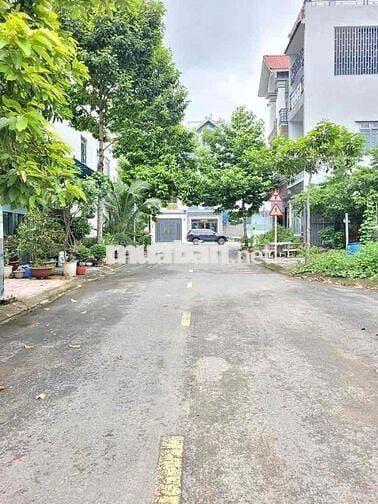 CHÍNH CHỦ CẦN BÁN LÔ GÓC SIÊU ĐẸP GẦN VỚI TTHCM , LÀNG ĐẠI HỌC
