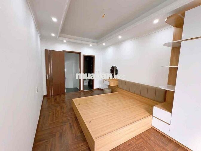 Nhà đẹp ở ngay, full nội thất, 35m, 6 tầng, Thái Thịnh, Yên Lãng