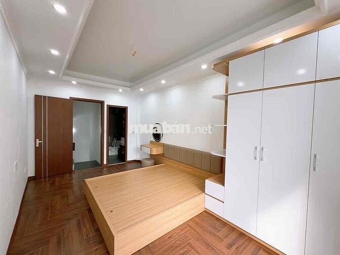 Nhà đẹp ở ngay, full nội thất, 35m, 6 tầng, Thái Thịnh, Yên Lãng