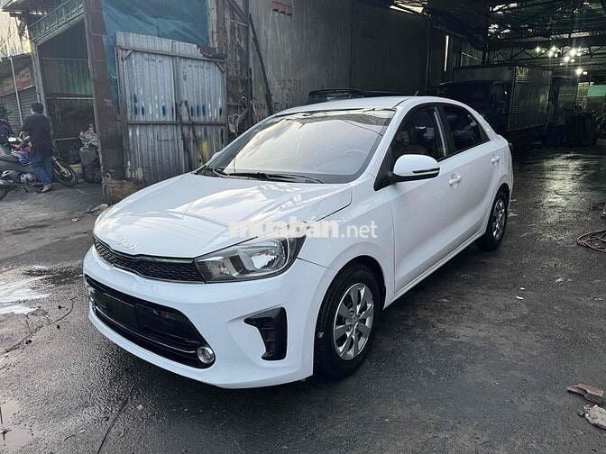 Kia Soluto 2022 số sàn màu Trắng