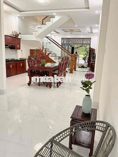 023 CHO THUÊ NHÀ ĐẸP 2 TẦNG 3PN – ĐỐI DIỆN CÔNG VIÊN THOÁNG MÁT