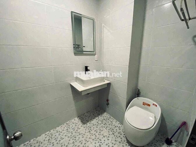 CHO THUÊ NHÀ 11TR, 3 LẦU, 3PN HẺM 51 THỐNG NHẤT