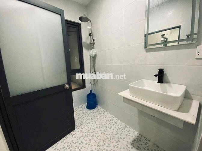 CHO THUÊ NHÀ 11TR, 3 LẦU, 3PN HẺM 51 THỐNG NHẤT