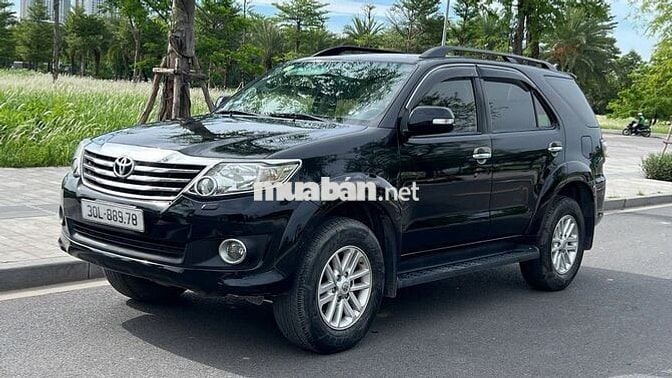 Toyota Fortuner 2.7V 4x4 2015 Đen 13 vạn km