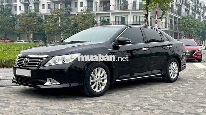 Toyota Camry 2.0E 2013 11 vạn km Đen