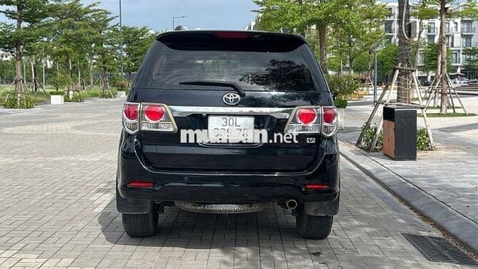 Toyota Fortuner 2.7V 4x4 2015 Đen 13 vạn km