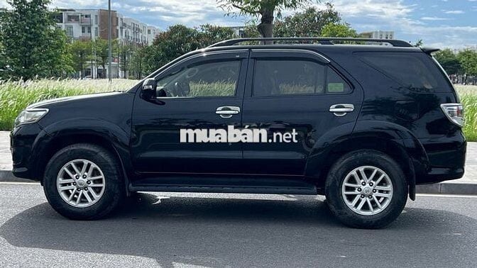 Toyota Fortuner 2.7V 4x4 2015 Đen 13 vạn km