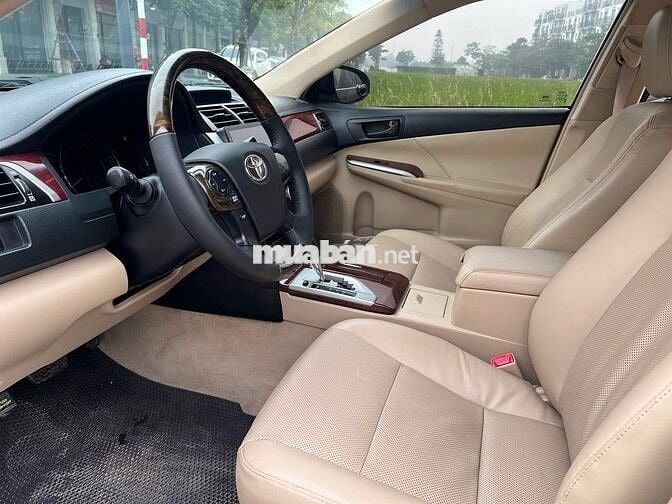 Toyota Camry 2.0E 2013 11 vạn km Đen
