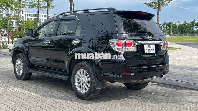 Toyota Fortuner 2.7V 4x4 2015 Đen 13 vạn km