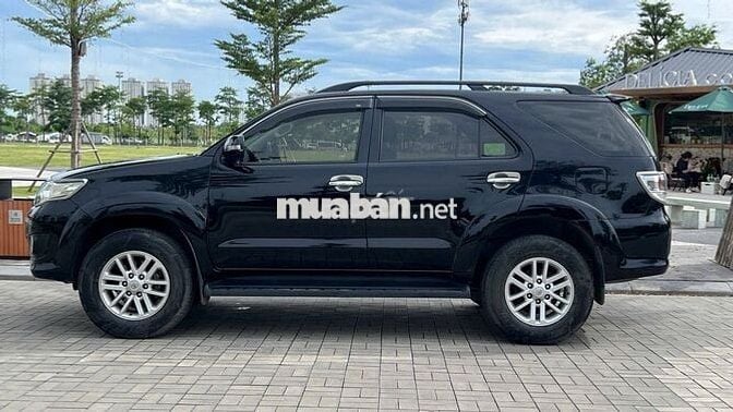 Toyota Fortuner 2.7V 4x4 2015 Đen 13 vạn km