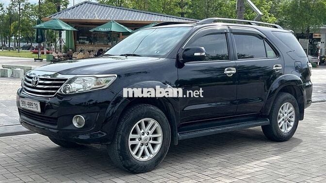 Toyota Fortuner 2.7V 4x4 2015 Đen 13 vạn km