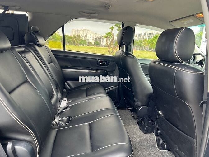 Toyota Fortuner 2.7V 4x4 2015 Đen 13 vạn km