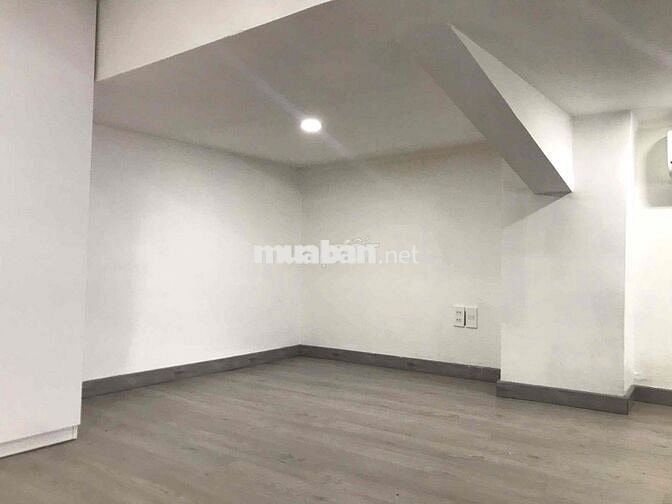 FULL NỘI THẤT, DUPLEX GÁC CAO RỘNG NGAY TẠI TRUNG TÂM QUẬN 1