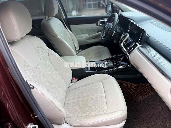 KIA Sorento Signature Full Dầu 2022 - 4v km Đỏ mận