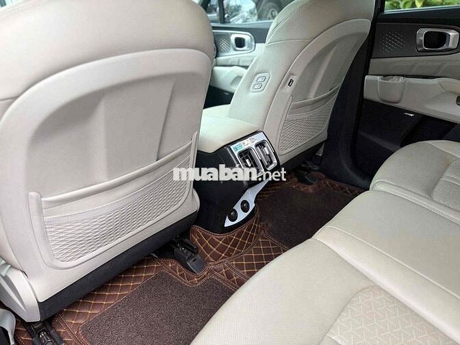KIA Sorento Signature Full Dầu 2022 - 4v km Đỏ mận