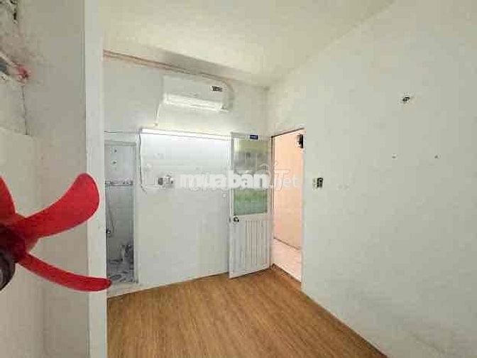 CHỈ 2tr5 1 căn studio có máy lạnh sẵn và lót sàn tone sáng