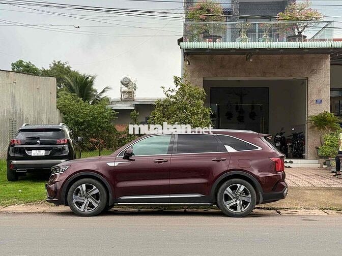 KIA Sorento Signature Full Dầu 2022 - 4v km Đỏ mận