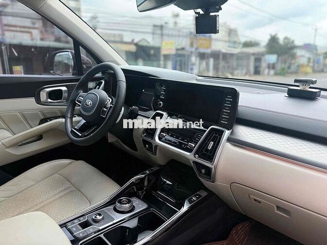 KIA Sorento Signature Full Dầu 2022 - 4v km Đỏ mận