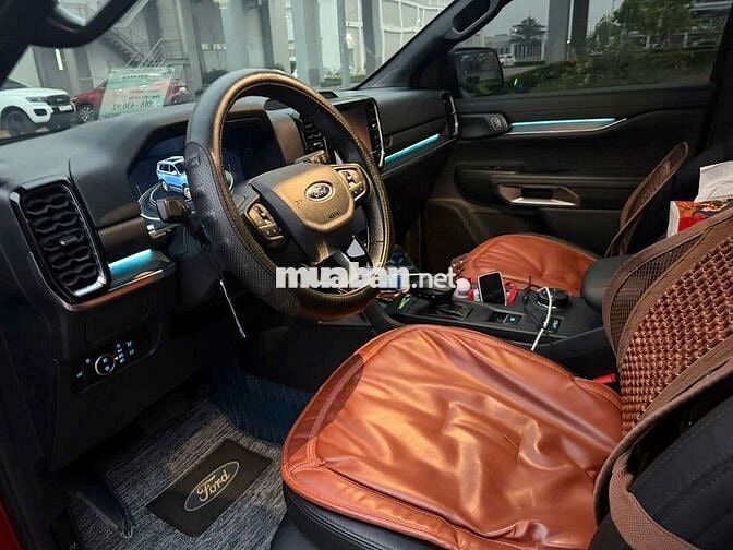 Ford Everest Titanium Plus 4WD sơn zin cả xe