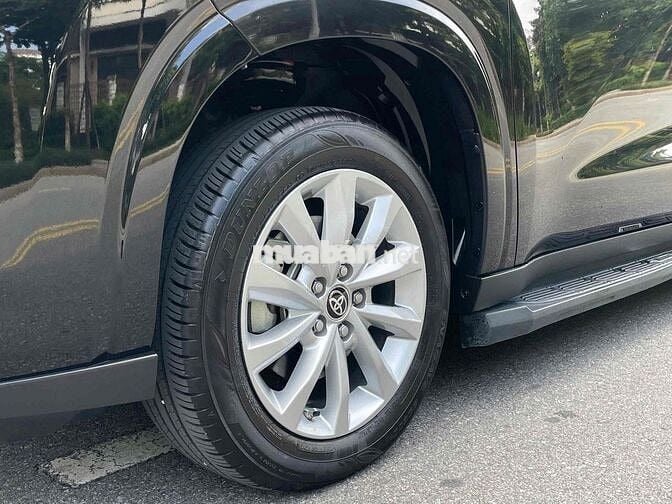 Toyota Innova Cross V 2025 Đen 1.4 vạn