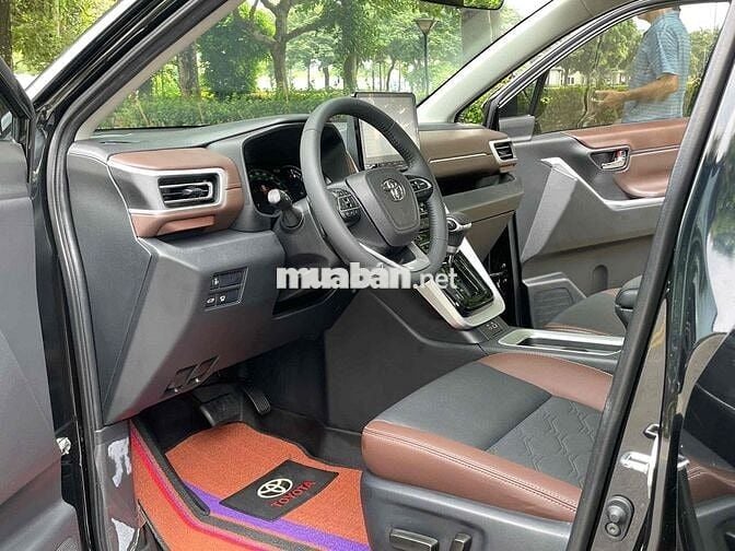 Toyota Innova Cross V 2025 Đen 1.4 vạn