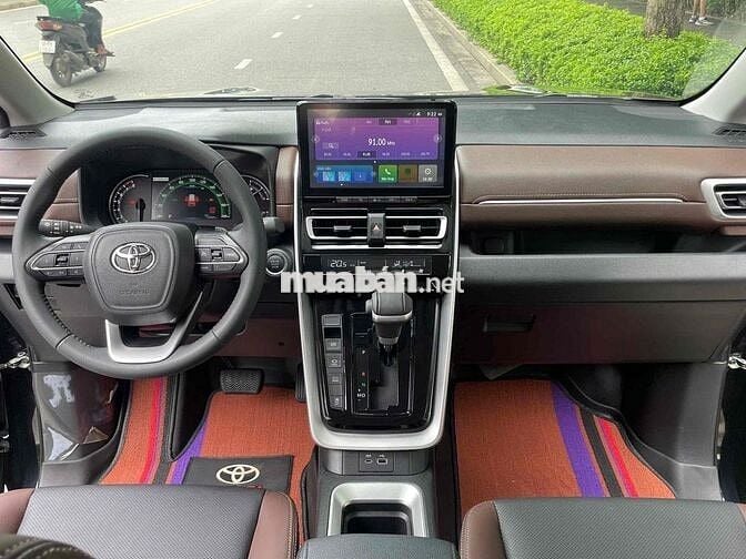 Toyota Innova Cross V 2025 Đen 1.4 vạn