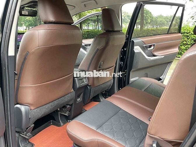 Toyota Innova Cross V 2025 Đen 1.4 vạn