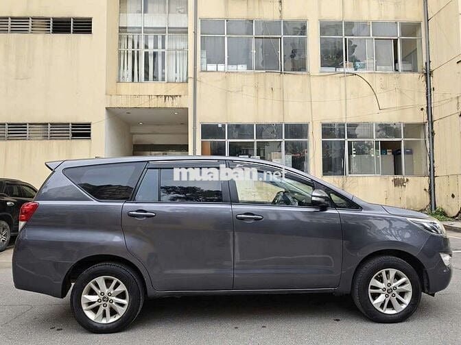 Toyota Innova 2017 Số sàn 8 chỗ Xám 24 vạn km