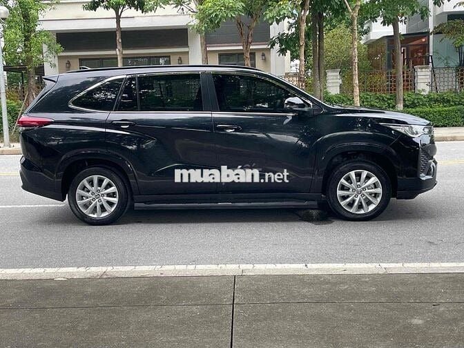 Toyota Innova Cross V 2025 Đen 1.4 vạn