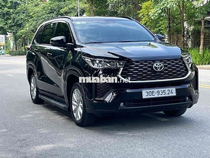 Toyota Innova Cross V 2025 Đen 1.4 vạn