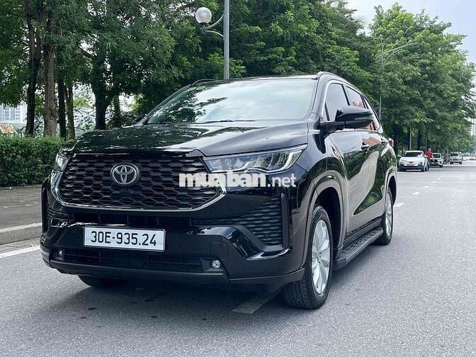 Toyota Innova Cross V 2025 Đen 1.4 vạn