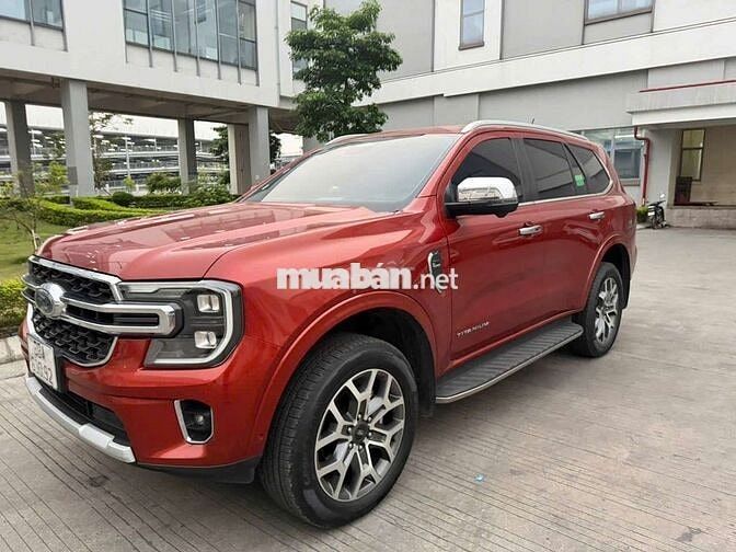 Ford Everest Titanium Plus 4WD sơn zin cả xe
