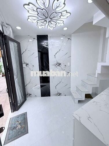 Âu Cơ - nhỉnh 1 Tỷ, DTSD gần 25m2, hẻm xe hơi, nhà 3 tầng
