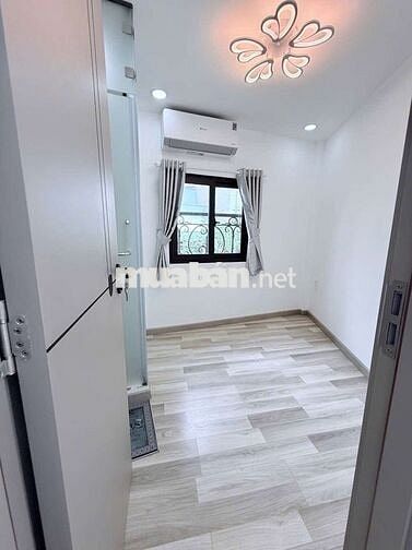 Âu Cơ - nhỉnh 1 Tỷ, DTSD gần 25m2, hẻm xe hơi, nhà 3 tầng