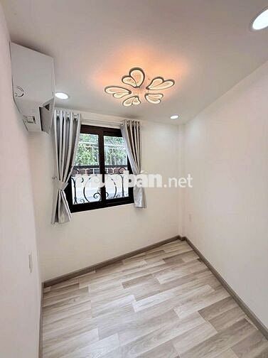 Âu Cơ - nhỉnh 1 Tỷ, DTSD gần 25m2, hẻm xe hơi, nhà 3 tầng